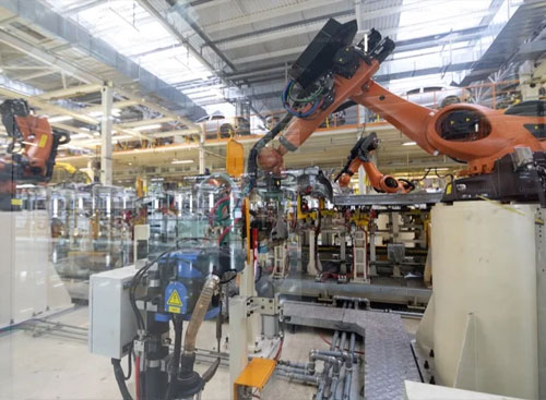„Mitsubishi“ pristato MX serijos PLC su integruotais dirbtinio intelekto įrankiais